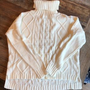 NEW Oversized ivory cable knit sweater M/L